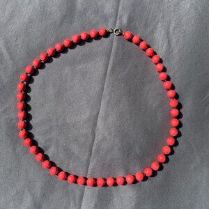 JEWELRY - 12in Vintage coral colored round bead necklace, pink / orange